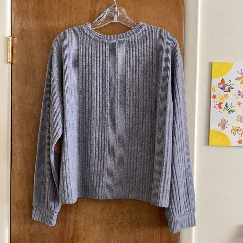 Rabbit Rose L/S Crew Neck Top - Picture 9 of 10